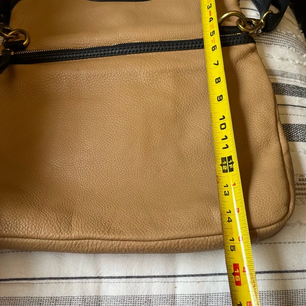 EUC Fossil Leather Tote/Crossbody - Picture 5 of 8